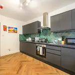 -Re7H- For Your Relaxed & Cosy Free Parking